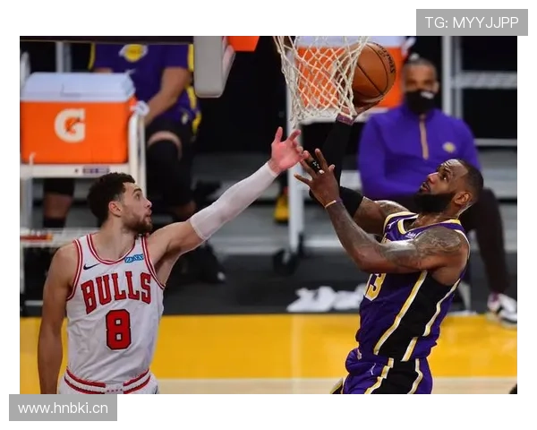 扎克拉文下了场后直接回房，一副明星签了豪宅的架势？